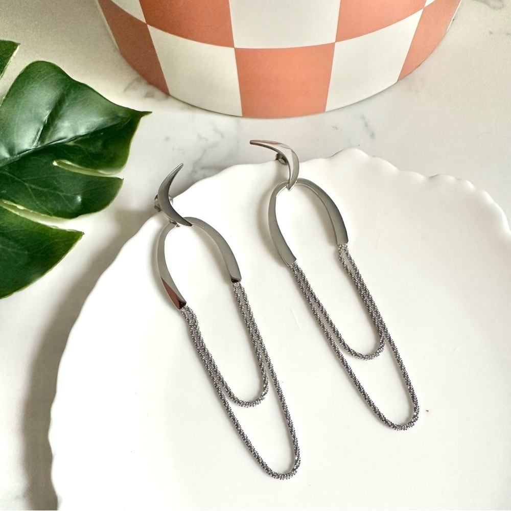 2/$30🌵 Silver Crescent Moon Arch Chain Dangle Earrings Delicate Celestial NEW